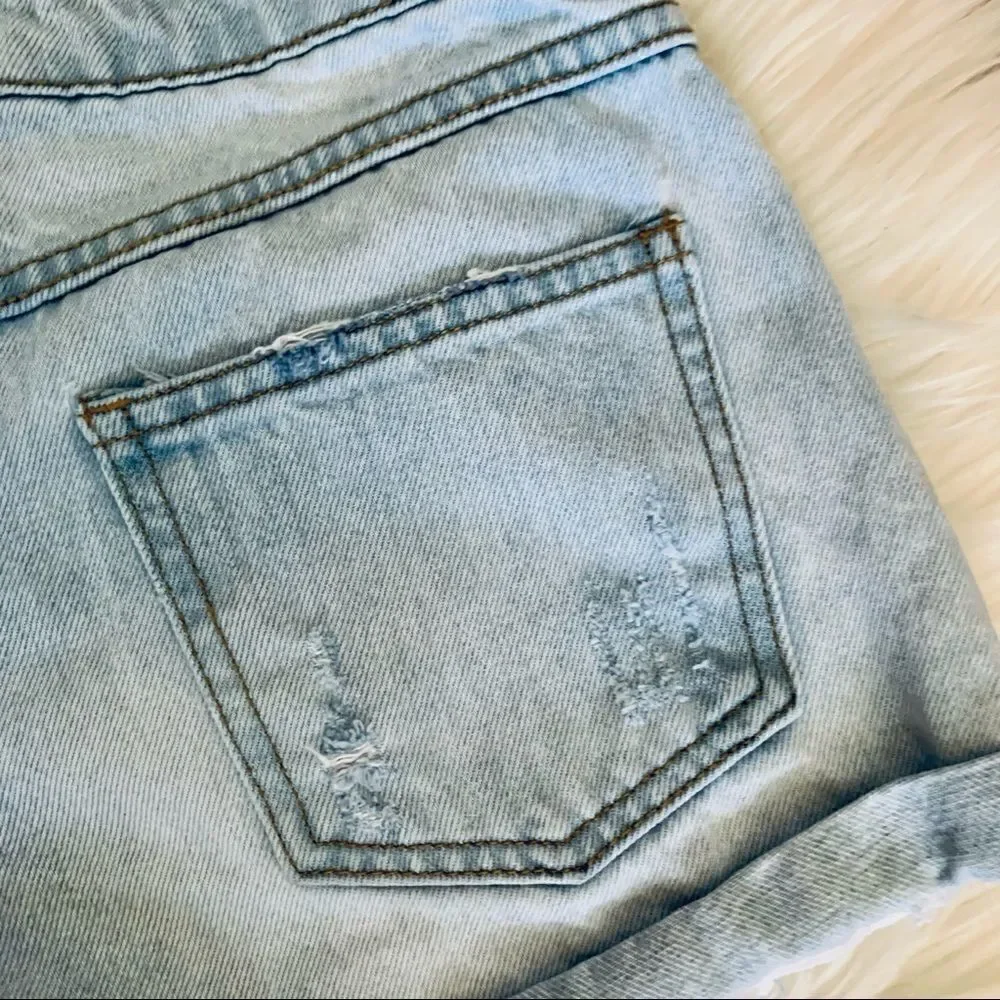 Forever 21 Light Wash Blue Denim Distressed Shorts Size 24 - Picture 6 of 11